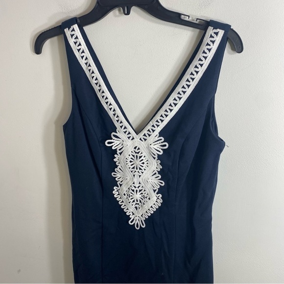 Eliza J Embroidered Sheath Dress Sz 6 Navy Blue White Sleeveless V-neck V-back - Picture 4 of 6
